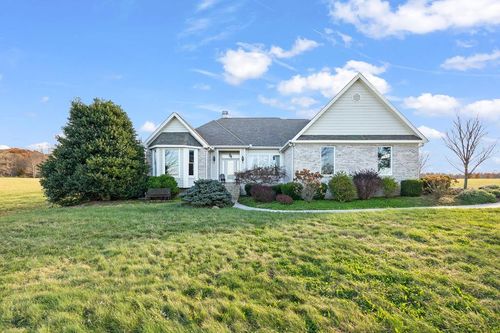 135 Austin Ln, Deer Lodge, TN, 37726-3235 | Card Image