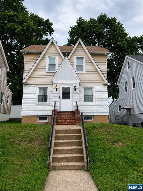 239 8th Ave, Paterson, NJ, 07514-2236 | Card Image