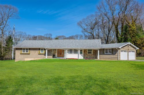 9 Weaver Ln, Dix Hills, NY, 11746-5018 | Card Image