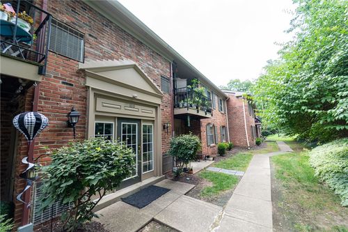 f-1010 Margarite Dr, Pittsburgh, PA, 15216-1065 | Card Image