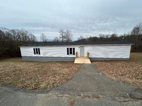 5334 Smith Mountain Lake Pkwy, Huddleston, VA, 24104-3380 | Card Image