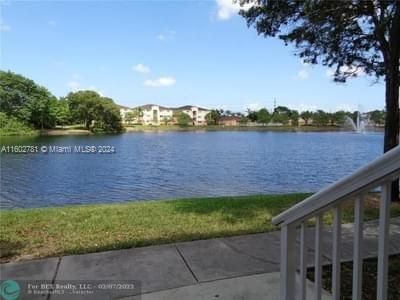 902 - 3690 N 56th Ave, Condo with 2 bedrooms, 1 bathrooms and null parking in Hollywood FL | Image 3