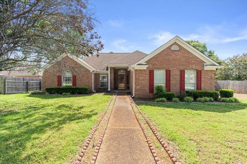 686 Radiance Dr, Cordova, TN, 38018-4024 | Card Image
