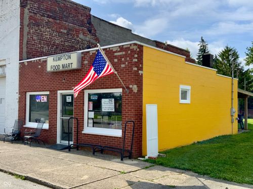 105 W Colonial St, Kempton, IN, 46049-5007 | Card Image