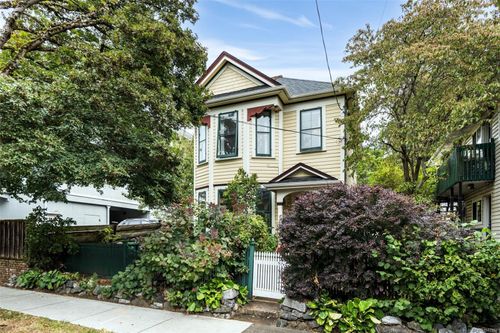 962 Fairfield Rd, Victoria, BC, V8V3A4 | Card Image