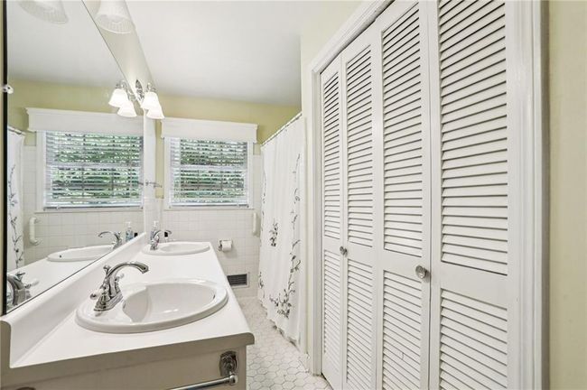 415 Haven Ln, House other with 5 bedrooms, 3 bathrooms and null parking in Marietta GA | Image 16