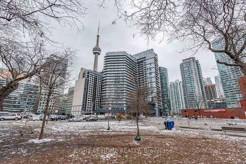 512-352 Front St W, Toronto, ON, M5V0K3 | Card Image