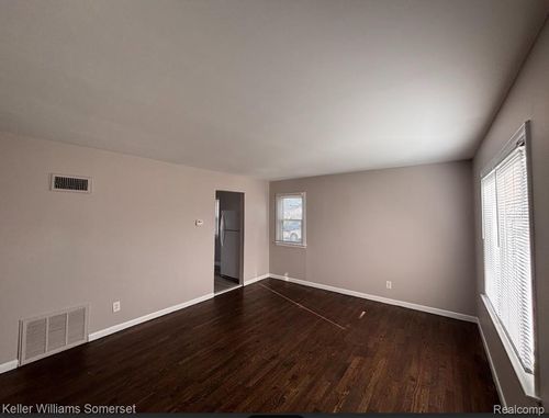 837 E Woodward Heights Blvd, Hazel Park, MI, 48030-2752 | Card Image