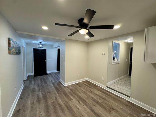 20830 Montrose, Warren, MI, 48089 | Card Image