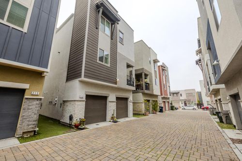 212 Log Pond Ln, Sacramento, CA, 95818-1133 | Card Image