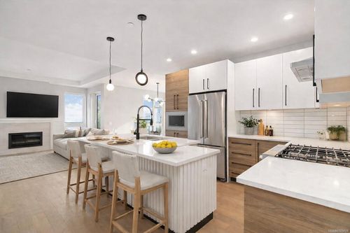 206-990 Doumac Ave, Victoria, BC, V8Y1M4 | Card Image