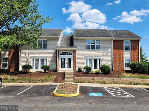 15641 Horseshoe Ln, WOODBRIDGE, VA, 22191-4129 | Card Image