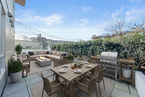 208-711 W 14th St, North Vancouver, BC, V7M3E8 | Card Image