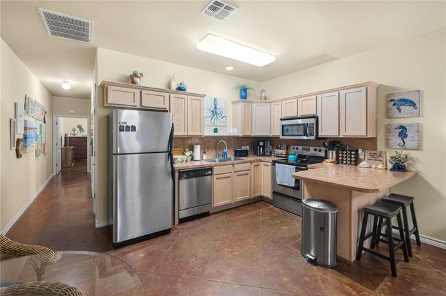 UNIT-407 - 15209 S Padre Island Dr, Townhouse with 2 bedrooms, 2 bathrooms and null parking in Corpus Christi TX | Image 11