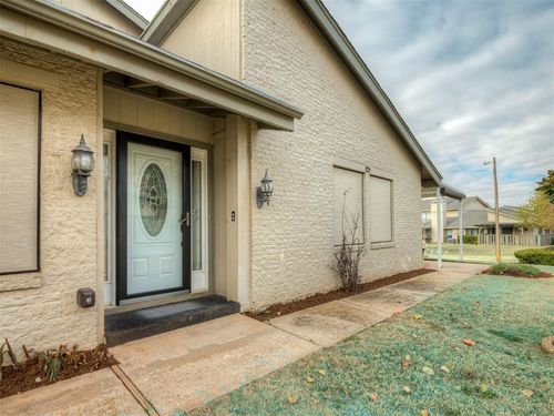 9923 Hefner Village Pl, Oklahoma City, OK, 73162-7733 | Card Image