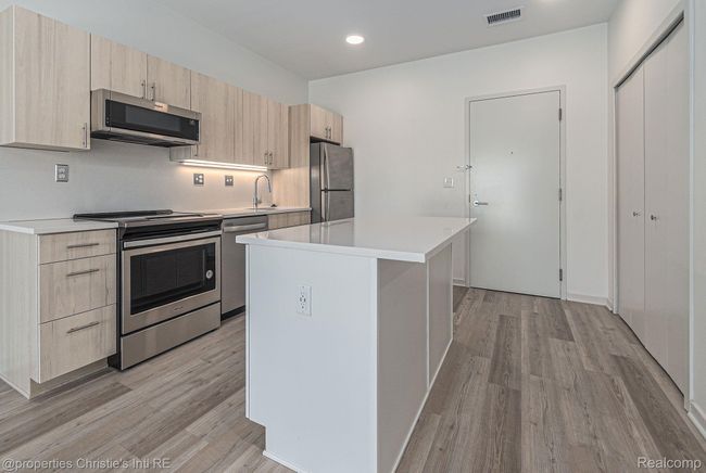 212 - 7410 Kercheval St, Condo with 2 bedrooms, 2 bathrooms and null parking in Detroit MI | Image 5