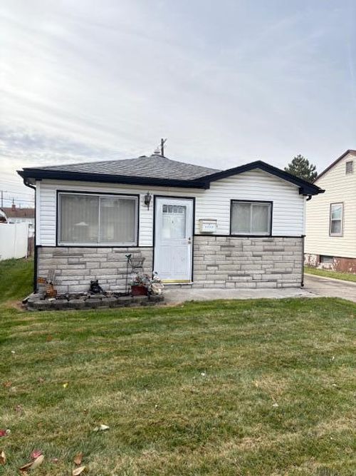 2735 Margaret St, Melvindale, MI, 48122-1833 | Card Image