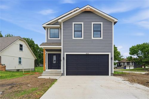 8012 E 130th St, Grandview, MO, 64030-2746 | Card Image
