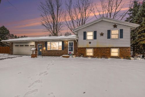 8203 Verlynda Dr, Watervliet, MI, 49098-9355 | Card Image