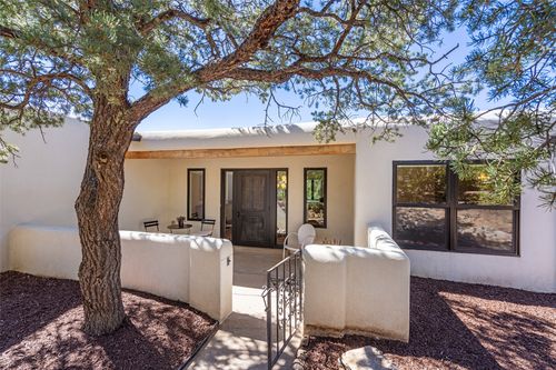 105 Cibola Cir, Santa Fe, NM, 87505-1424 | Card Image