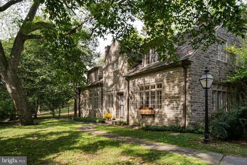 452 W Chestnut Hill Ave, PHILADELPHIA, PA, 19118-3712 | Card Image