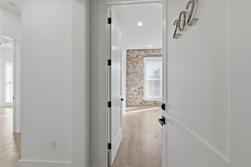 202-1600 10th Ave N, Nashville, TN, 37208-2352 | Card Image