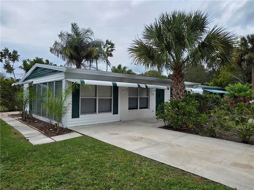 1631 4th Ct, Vero Beach, FL, 32960-5607 | Card Image