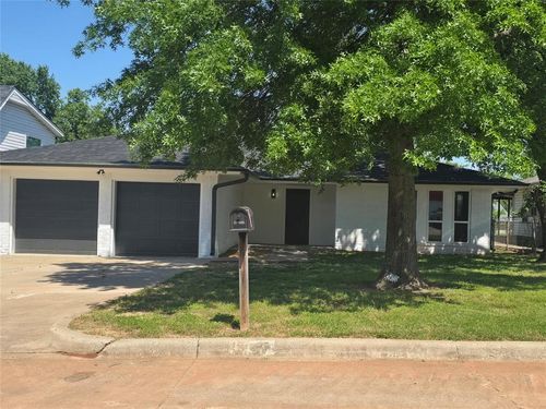 15 Tawana Dr, Shawnee, OK, 74804-1133 | Card Image