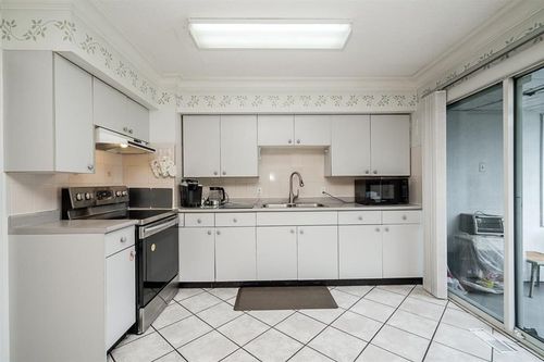 10 Falaise Pl, Vancouver, BC, V5M4C2 | Card Image