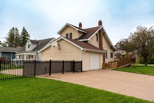 1000 Macarthur Ave, Ashland, WI, 54806-2909 | Card Image