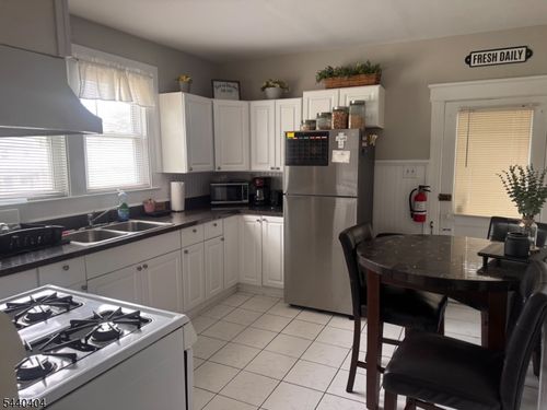 2-27 Somerset St, Somerville, NJ, 08876-2805 | Card Image