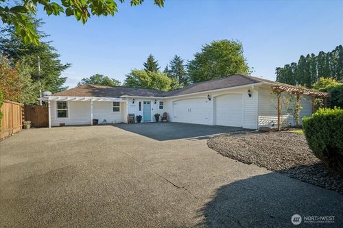 33331 Se 42nd St, Fall City, WA, 98024-8747 | Card Image