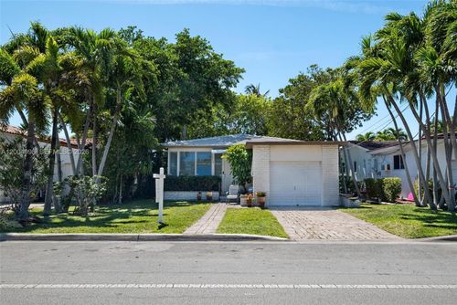 9516 Byron Ave, Surfside, FL, 33154-2442 | Card Image