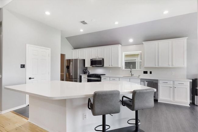14 Mira Loma Dr, House other with 3 bedrooms, 2 bathrooms and 2 parking in Manvel TX | Image 8