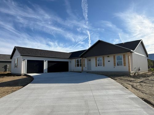 407 Jerin Drive, Fisher, IL, 61843 | Card Image