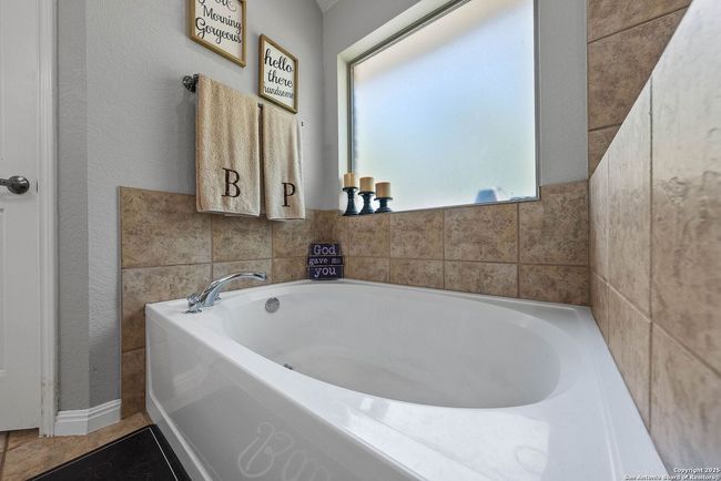 162 Champions Blvd, House other with 3 bedrooms, 2 bathrooms and null parking in La Vernia TX | Image 28