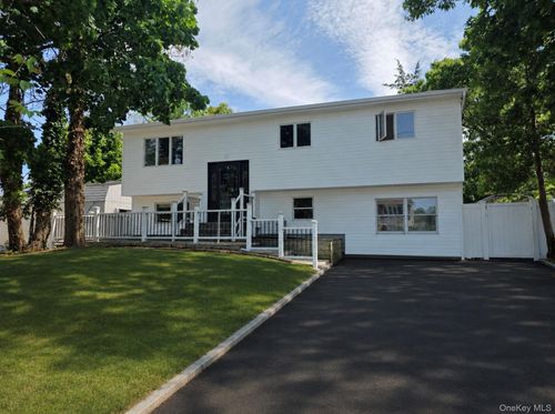 26 Remington Ave, Selden, NY, 11784-1918 | Card Image