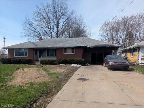 3346 Regina Ave, Lorain, OH, 44052-5047 | Card Image