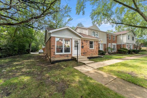 2056 Essex Ct, Streamwood, IL, 60107-2911 | Card Image