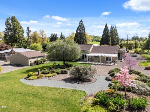 3248 Griffin Creek Rd, Medford, OR, 97501-9516 | Card Image