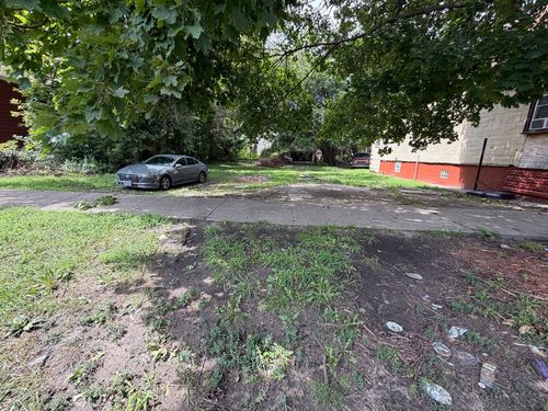 8222 S Manistee Avenue, Chicago, IL, 60617 | Card Image