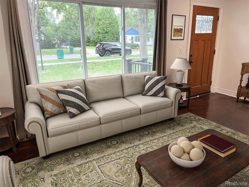 23096 Hawthorne St, Farmington, MI, 48336-3329 | Card Image