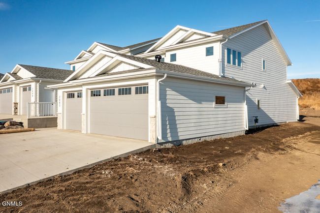 2002 Prairie Hawk Dr, Townhouse with 4 bedrooms, 3 bathrooms and null parking in Bismarck ND | Image 28