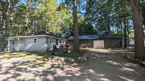 957 Ranch Rd, Indian River, MI, 49749-9101 | Card Image