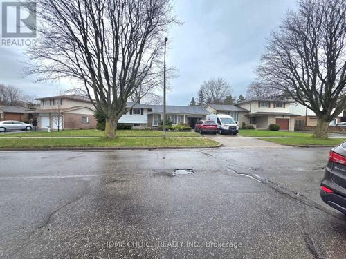 130 Champlain Cres, Kitchener, ON, N2B2Y6 | Card Image