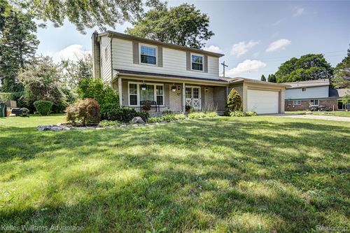 18467 Middlesex Ave, Lathrup Village, MI, 48076-4515 | Card Image