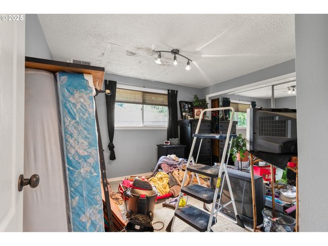 270 Se Robin Way, House other with 3 bedrooms, 2 bathrooms and 2 parking in Gresham OR | Image 16