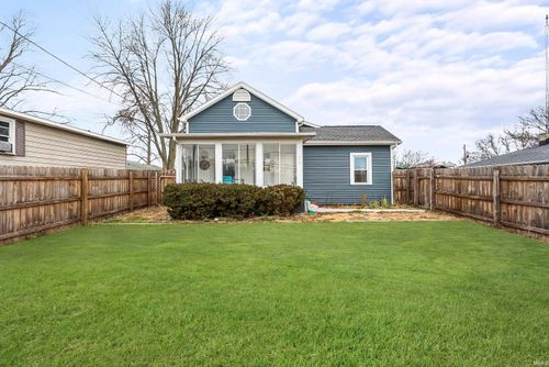 815 E Smith St, Warsaw, IN, 46580-4555 | Card Image