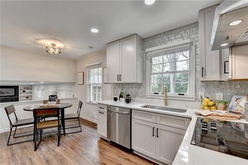 1450 Cedarhurst Dr, Dunwoody, GA, 30338-4619 | Card Image