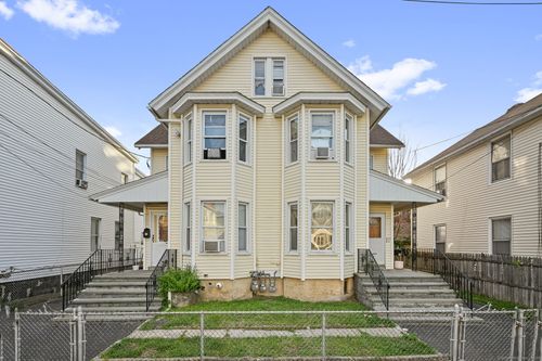 15 Seeley St, Bridgeport, CT, 06605-1236 | Card Image